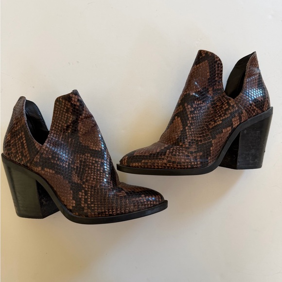 Steve Madden Snakeskin Pattern Ankle Booties - Picture 2 of 5